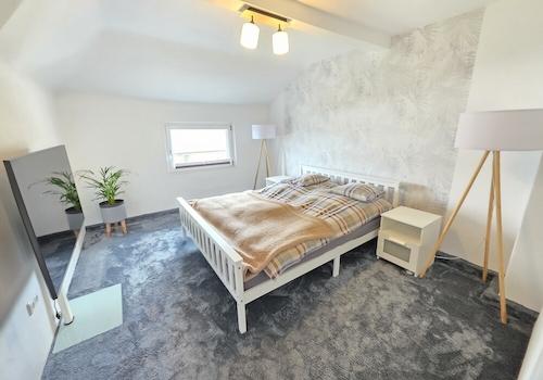 Schlafzimmer - DG