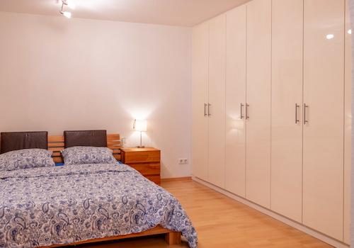 Exklusive Maisonette in traumhafter Ruhelage – Schlösschen-Architektur, Garten & 2 TG-Plätze