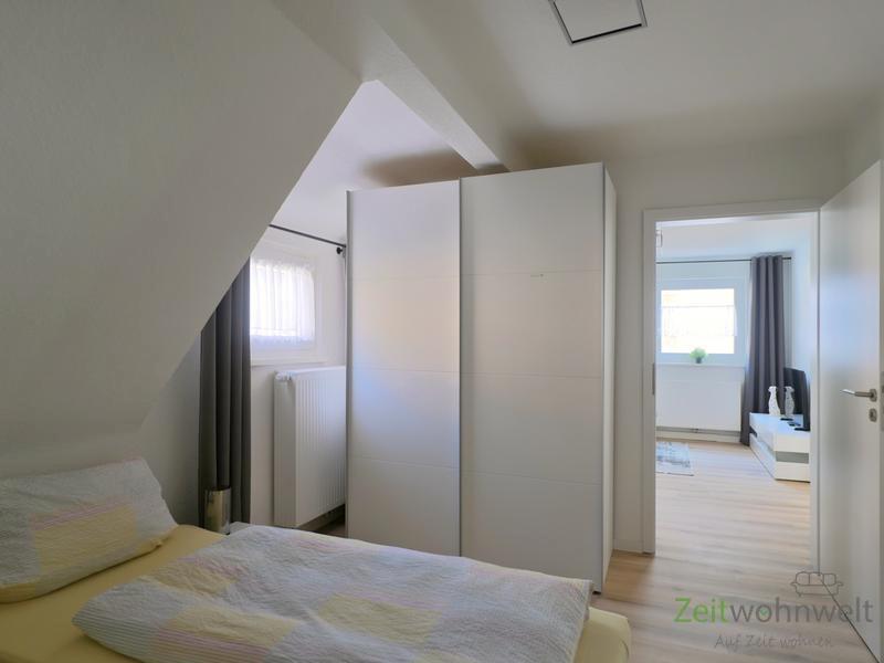 Blick zum Schlafzimmerschrank