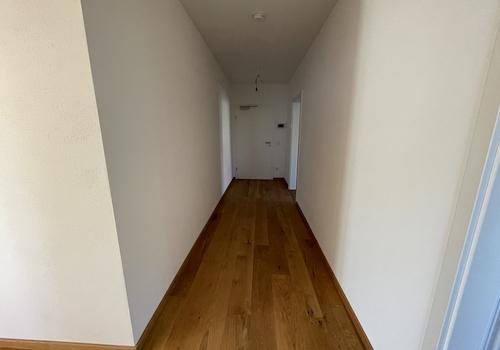 Flur mit Blick zur Eingangstür