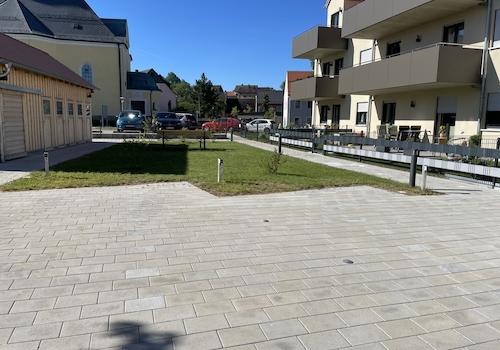 Stellplatz für das Auto mit Stromanschluss