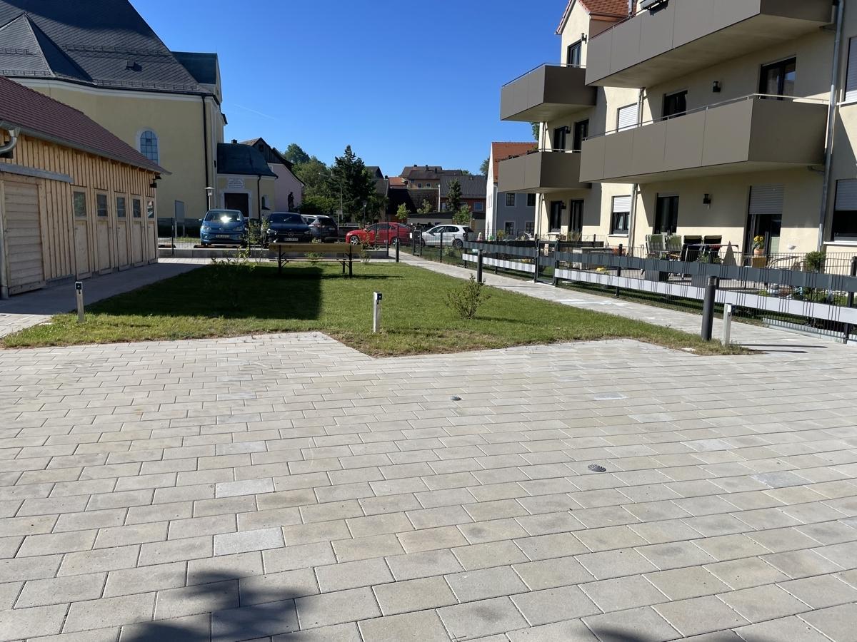 Stellplatz für das Auto mit Stromanschluss