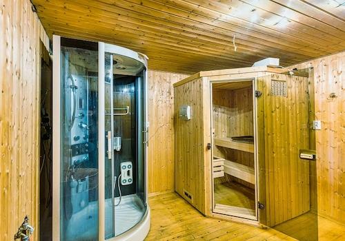 Wellnessraum mit Sauna