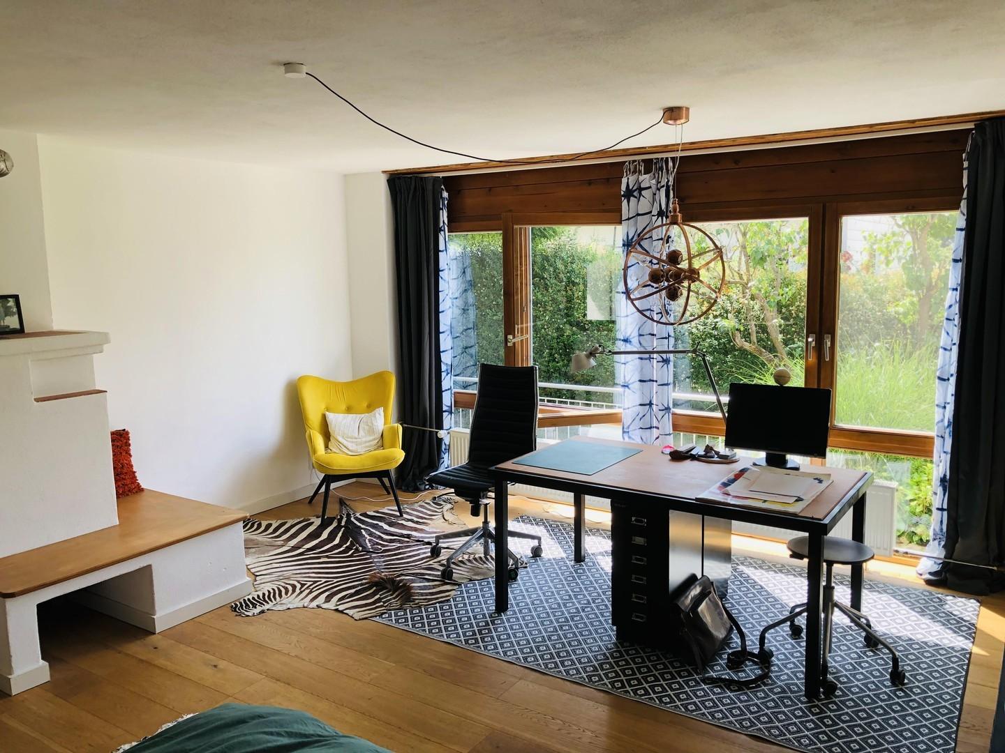 Großes Arbeits-Schlfzimmer