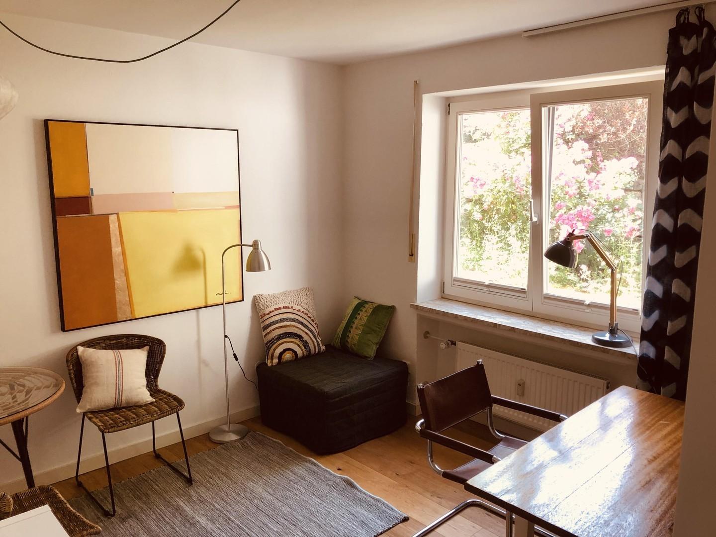 Gäste-Arbeitszimmer mit WC