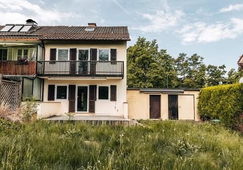 Haus Gartenansicht Garage 3