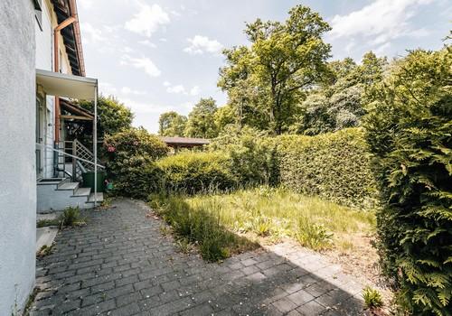 Haus Strassenansicht Vorgarten