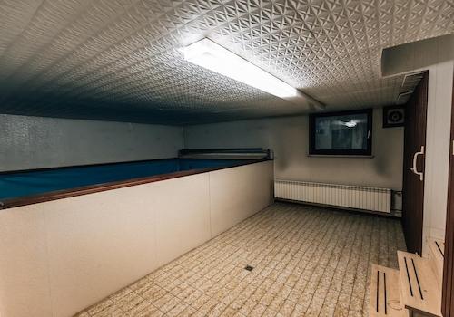 Poolraum 1
