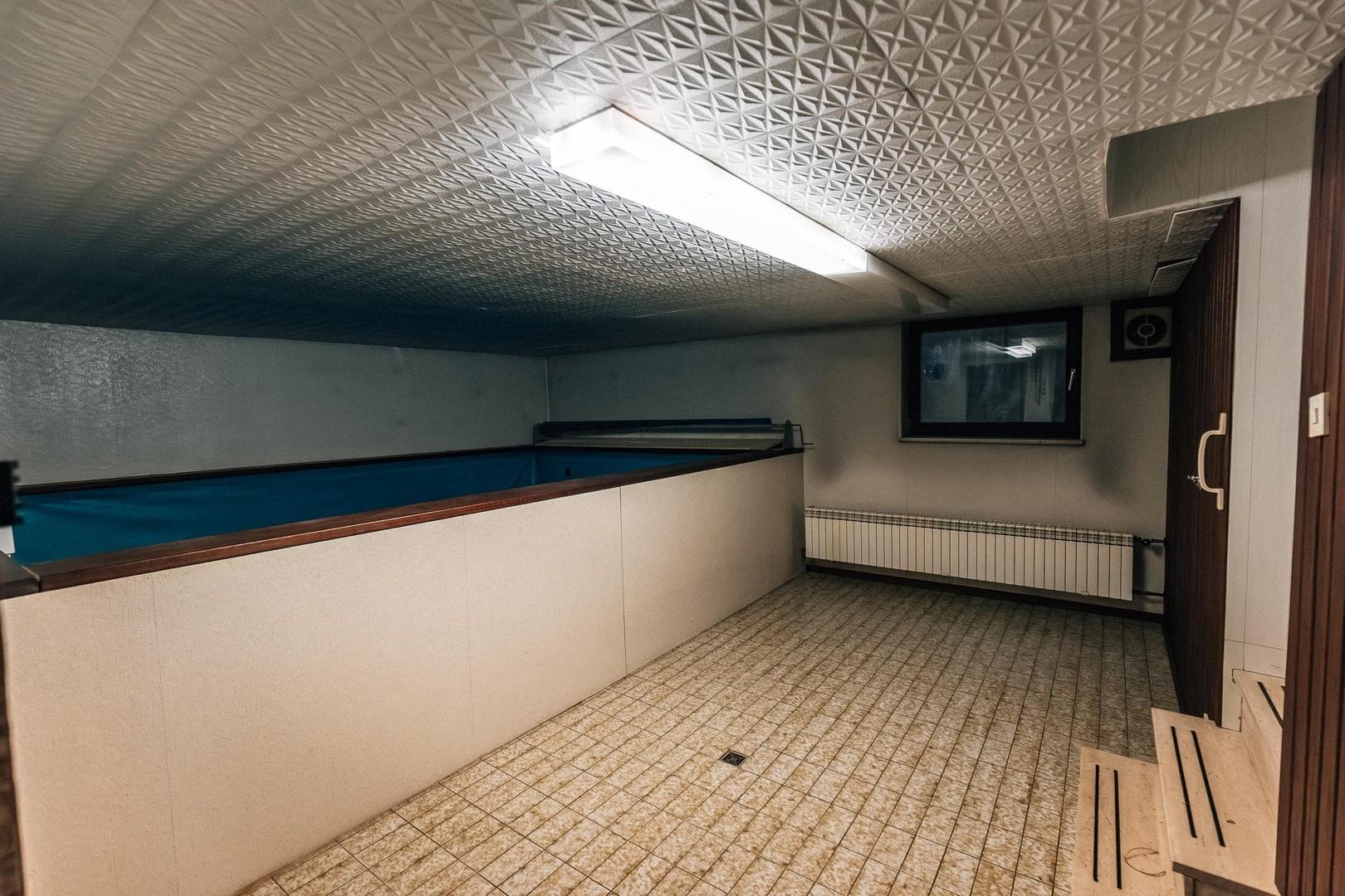 Poolraum 1