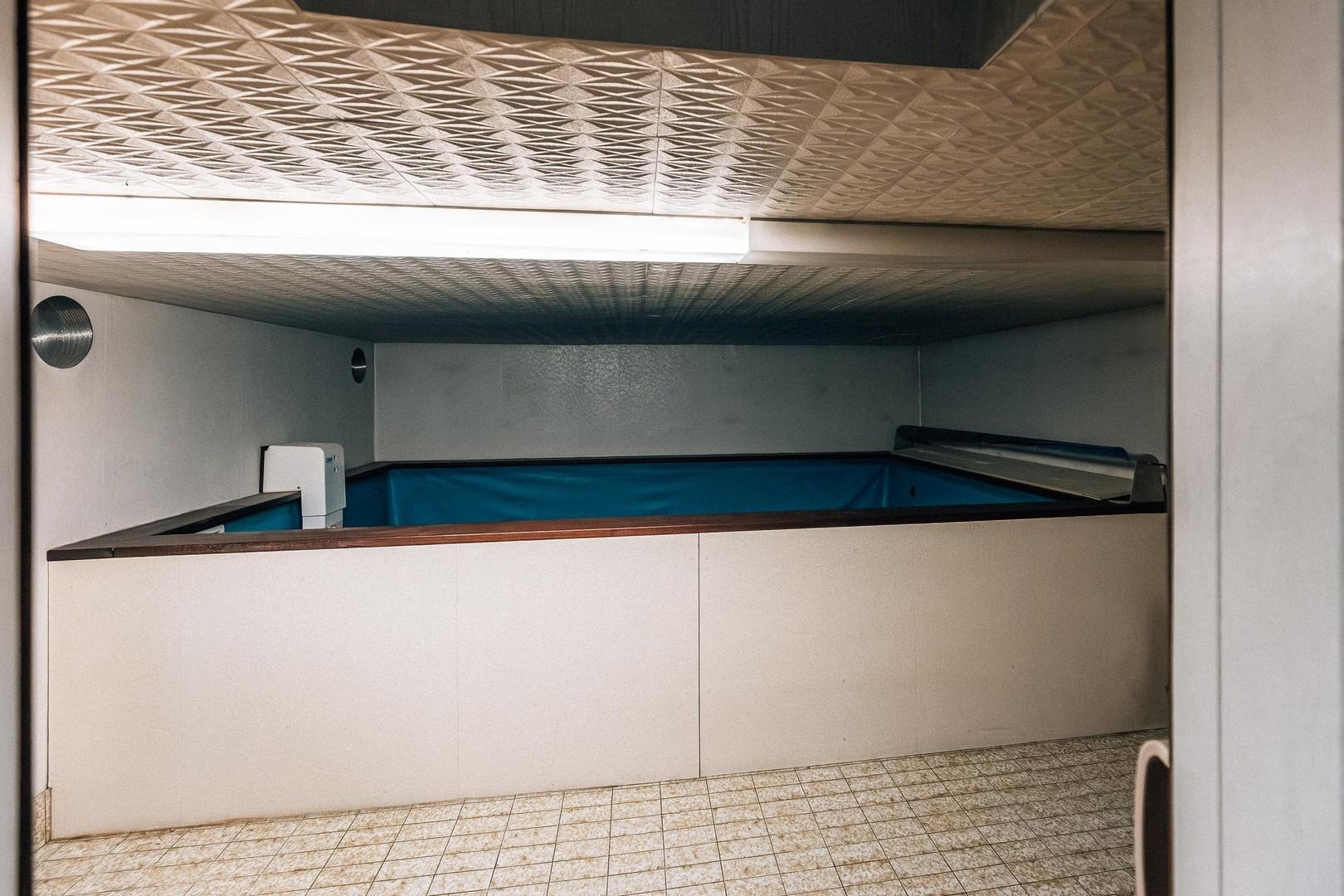 Poolraum 3