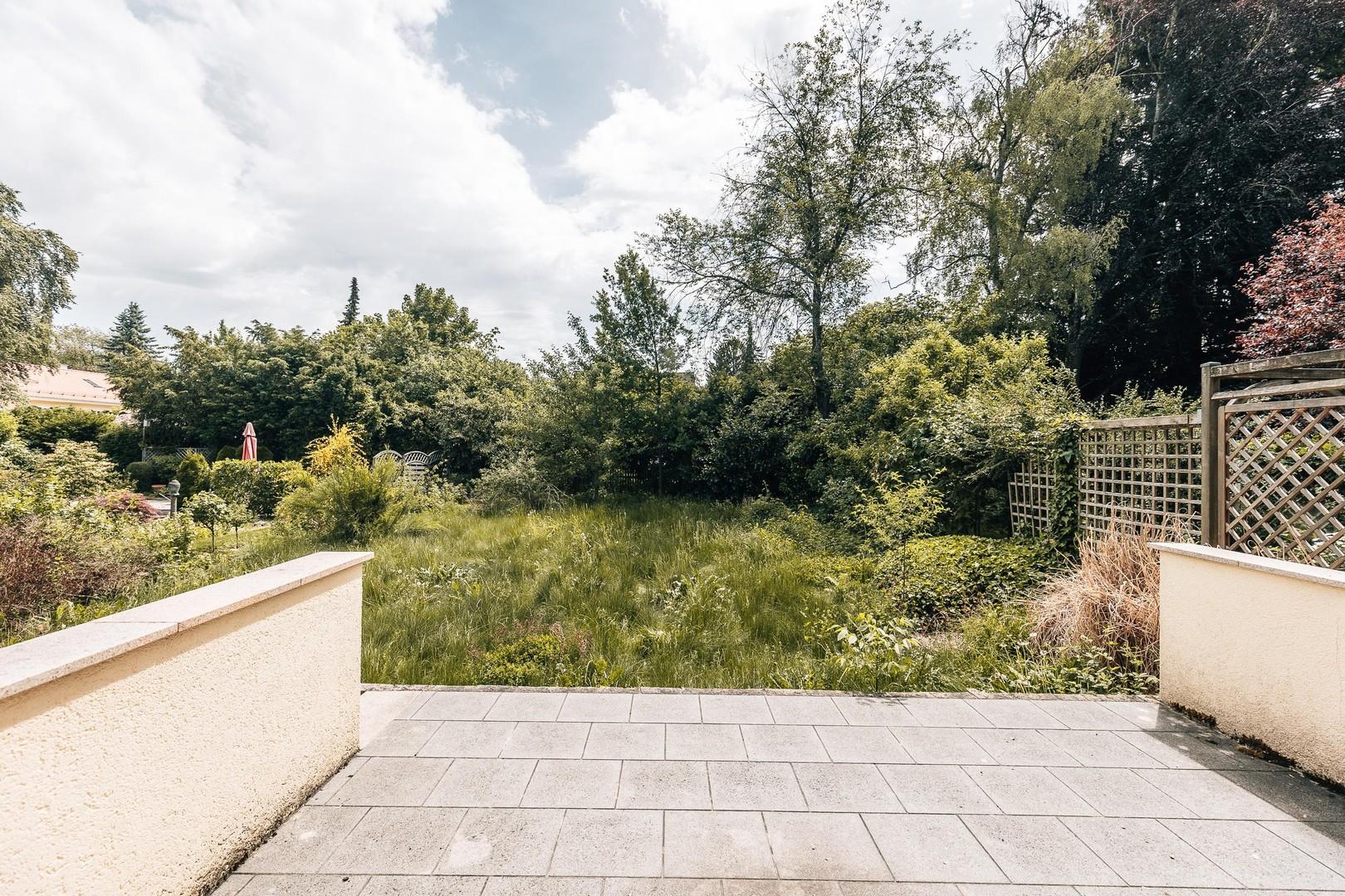 Terrasse mit Garten