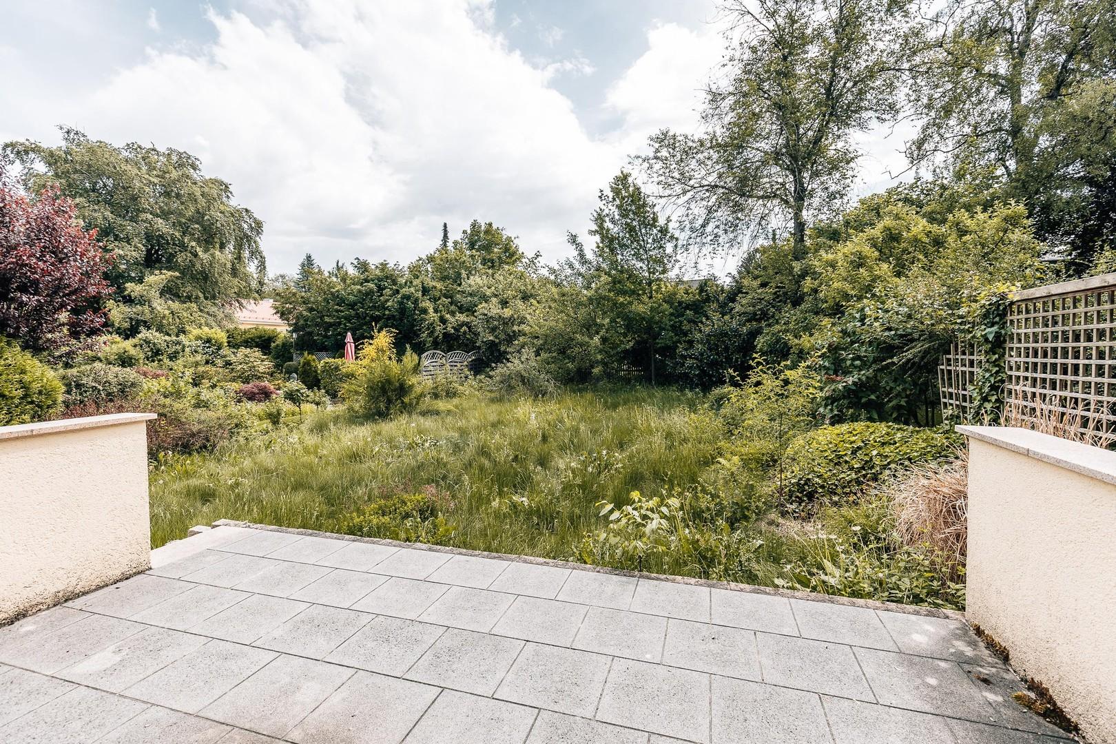 Terrasse mit Garten 2