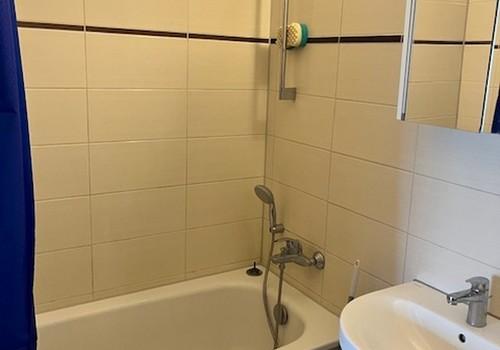 Badezimmer mit Badewanne