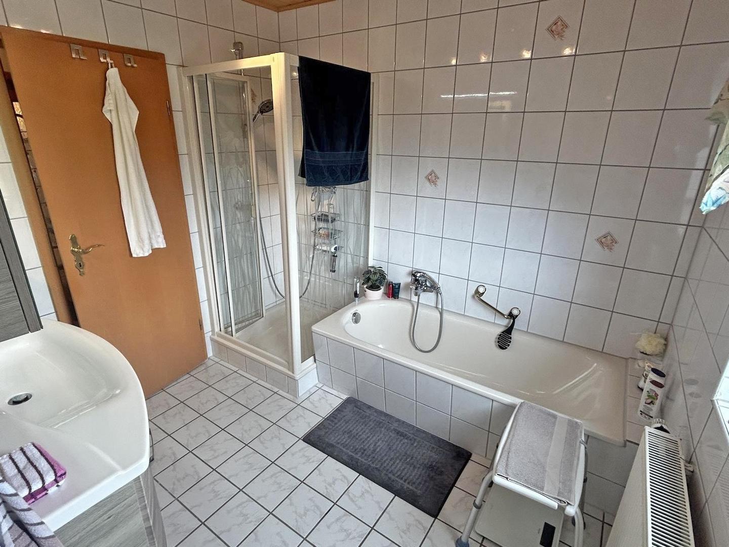 Nr. 55 - Hauptbad im EG Bild 1