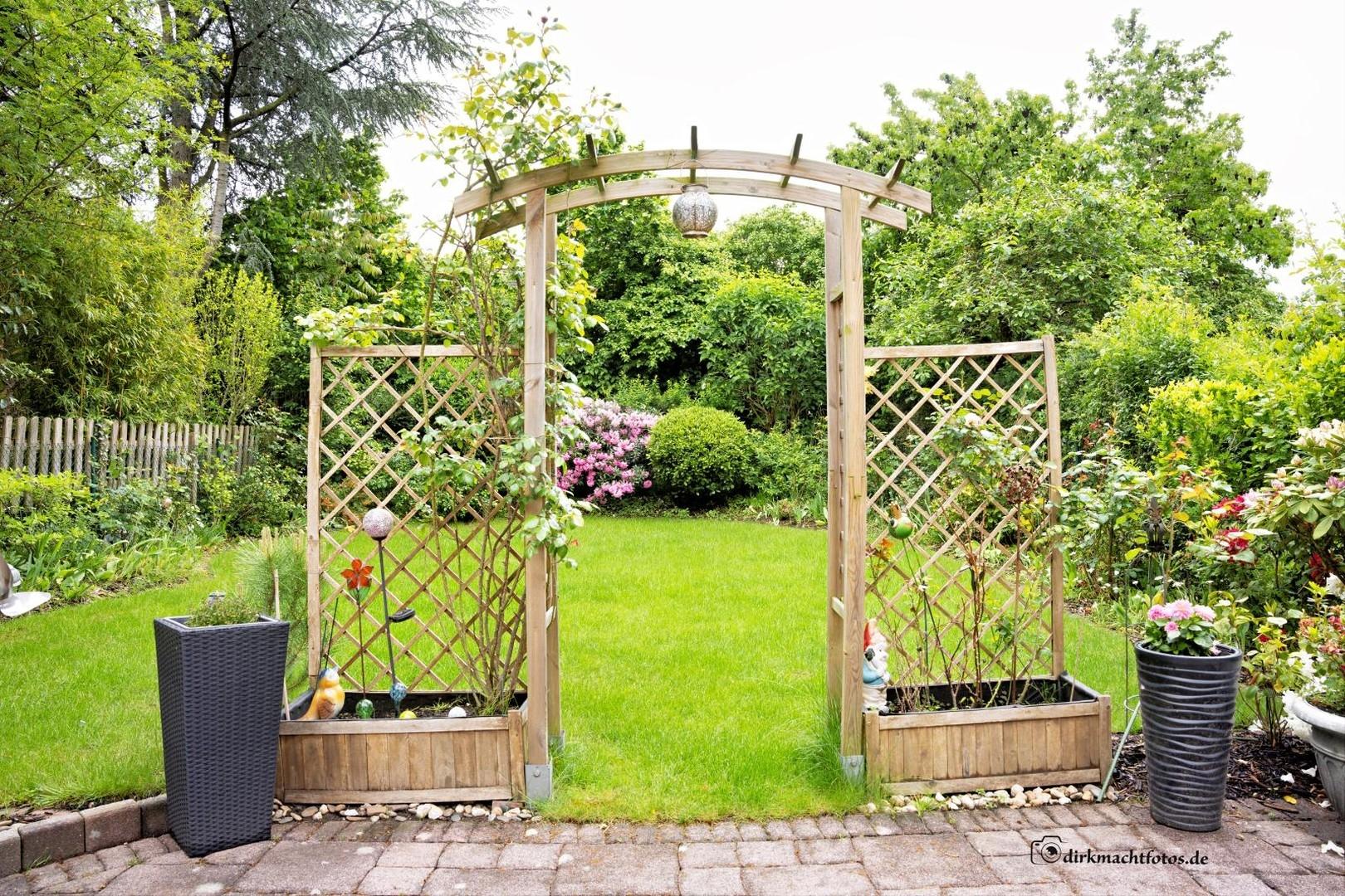 Blick v. Veranda in den Garten