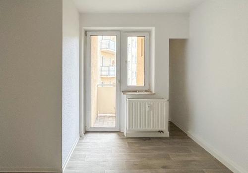 Küche_Blick zum Balkon