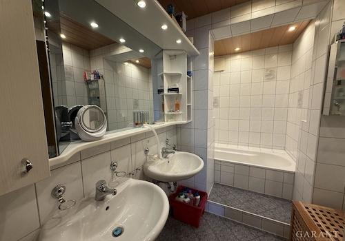 Badezimmer Wohnung OG..