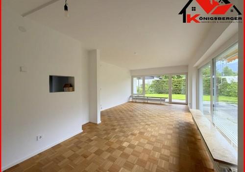 Blick ins Wohnzimmer