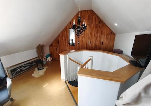 Vorraum Galerie mit Einbauschrank Bild 1