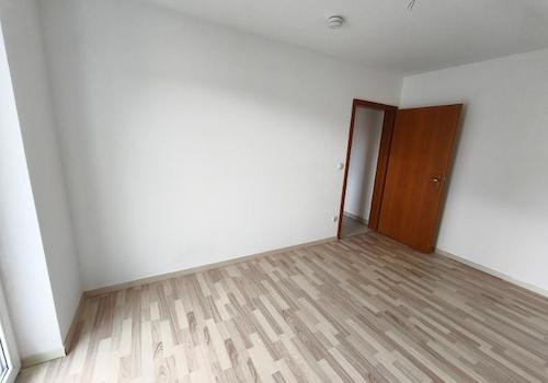 Kinder- /Arbeitszimmer mit Zugang zum Balkon Bild 3