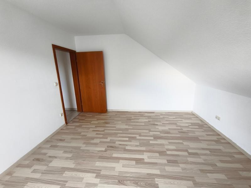 Kinder- /Arbeitszimmer mit Zugang zum Balkon Bild 4