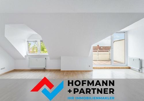 Wohnzimmer mit Balkon