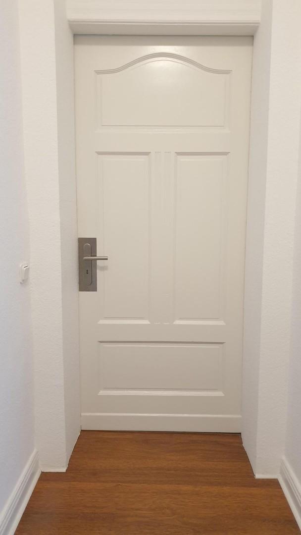 Tür zum Wohnraum
