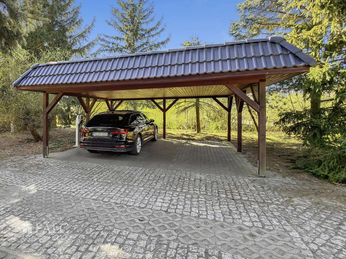 Doppelcarport mit Wallbox