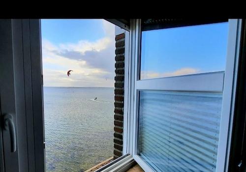 Blick auf Ostsee und Kiter