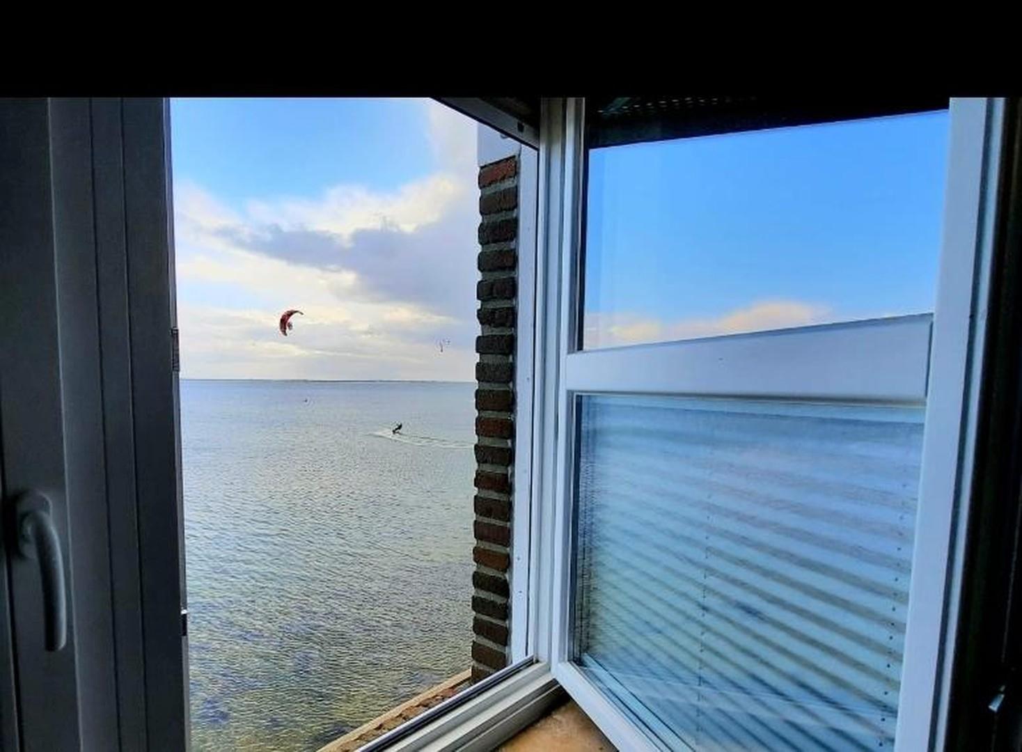 Blick auf Ostsee und Kiter