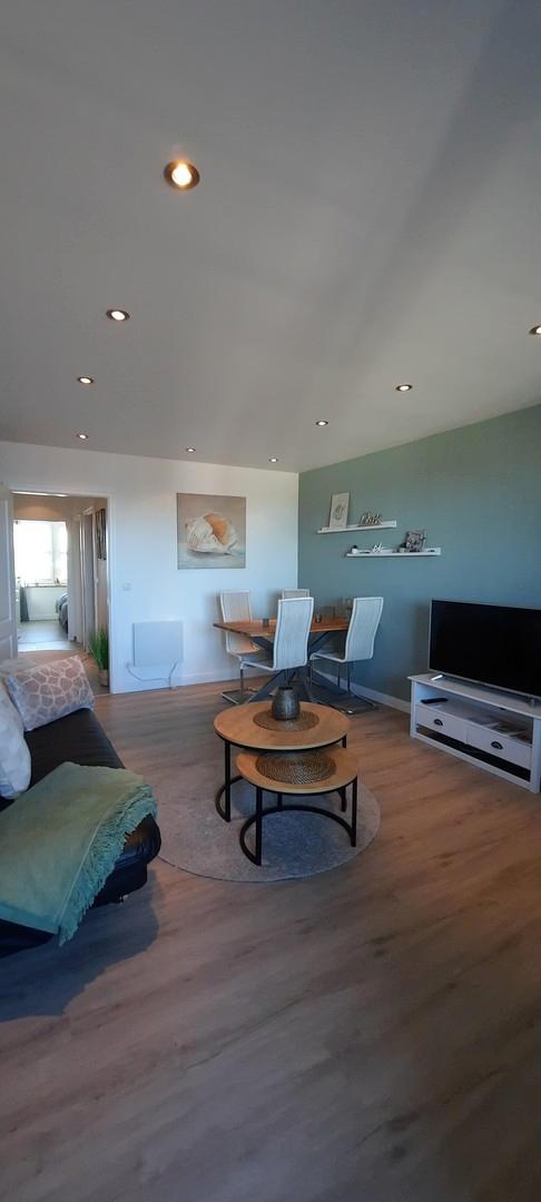 Wohnzimmer m Blick z SZ