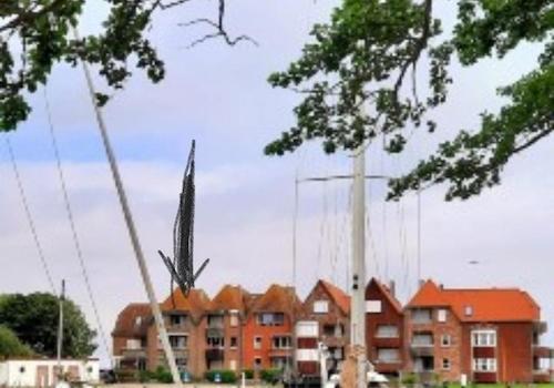 vom Hafen m Blick zum Haus