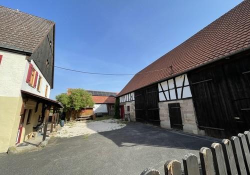 Bauernhaus Nordseite + Scheune