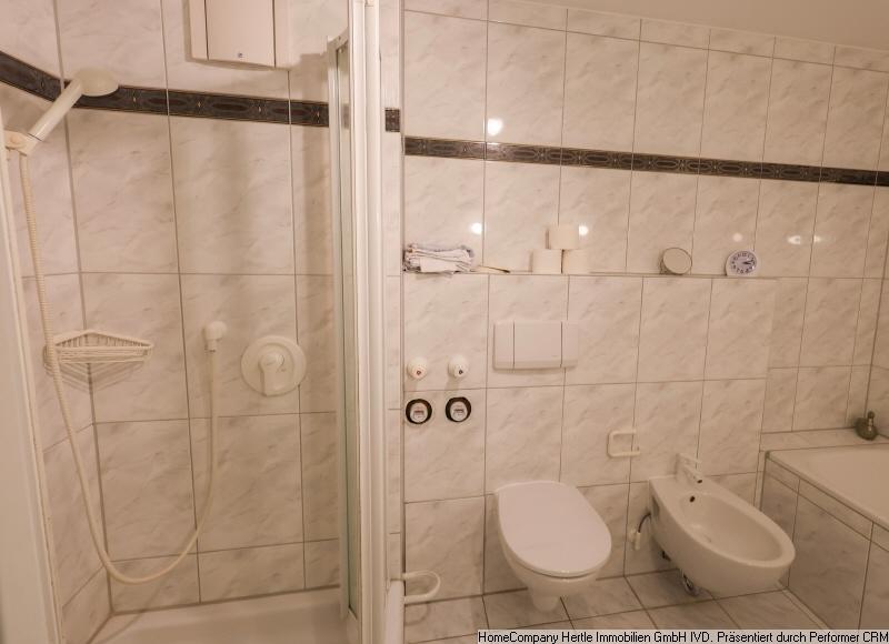 Großes Badezimmer