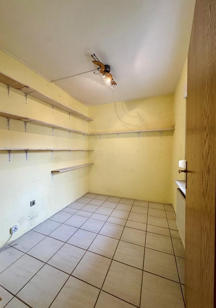 Büro neben Eingangsbereich