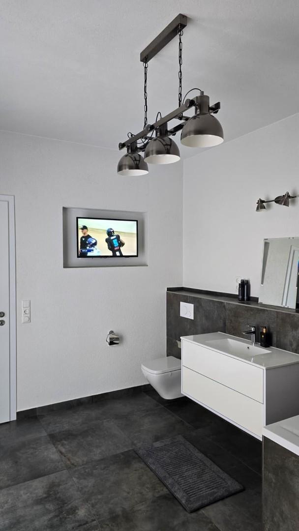 Badezimmer WC/Waschbereich 