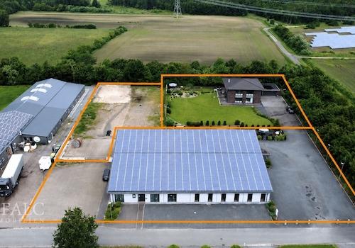 Villa, Baugrundstück und Gewerbeeinheit