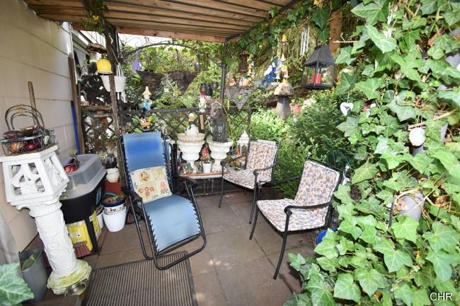 überdachte Terrasse