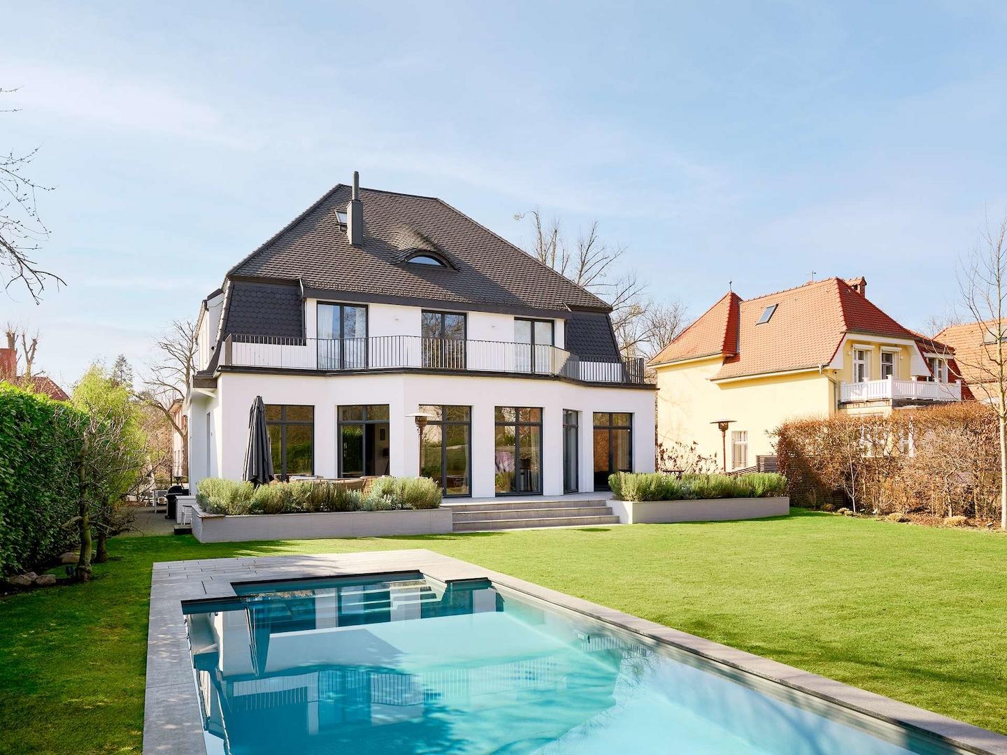 Architektonisches Unikat: Luxuriöse Altbauvilla mit Einliegerwohnung & Salzwasseraußenpool – 14169 Berlin – Vorschaubild 21