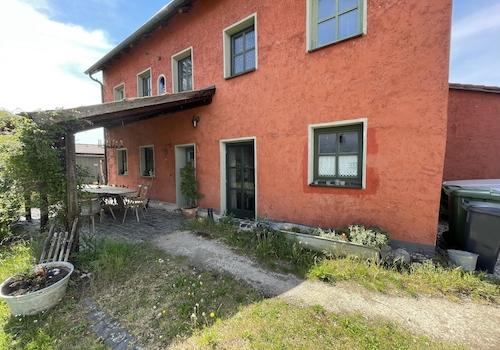 Eingang mit ehem. Stalltür