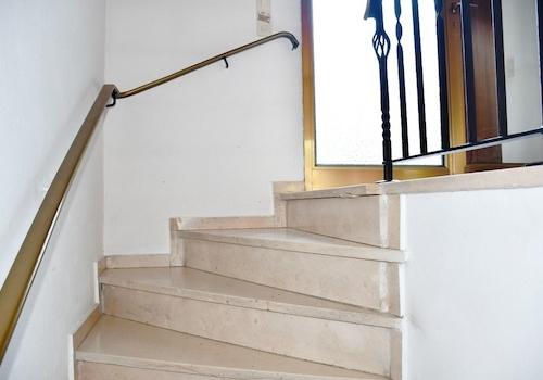 Treppe zum Untergeschoss