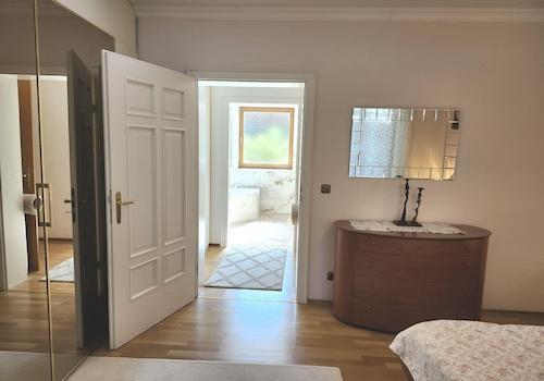 Schlafzimmer zu Bad