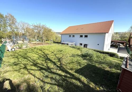 Garten und Rückseite Haus