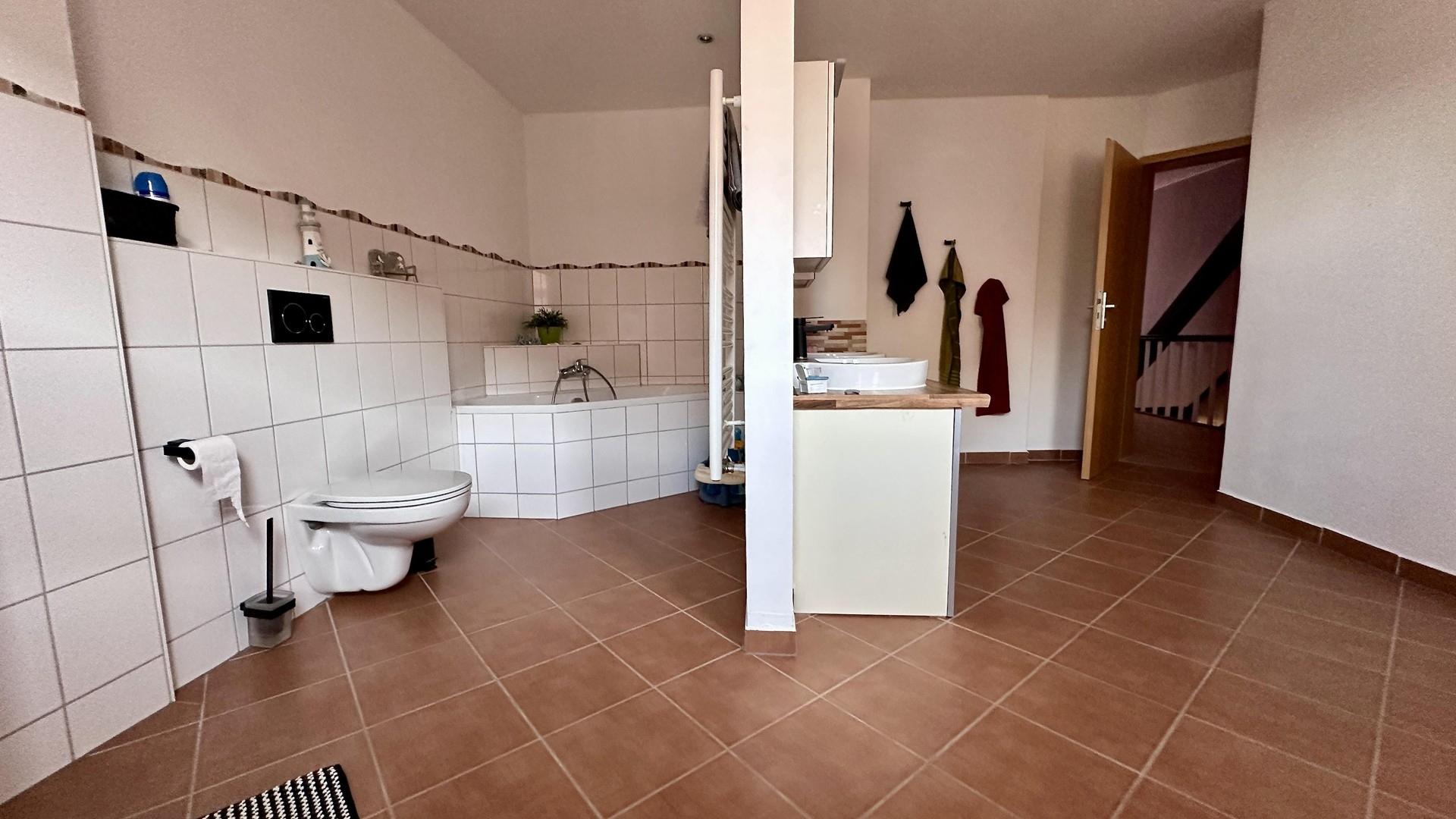 Badezimmer OG Dusche & Wanne