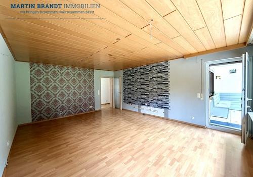 Wohnzimmer mit Ausgang zum Garten