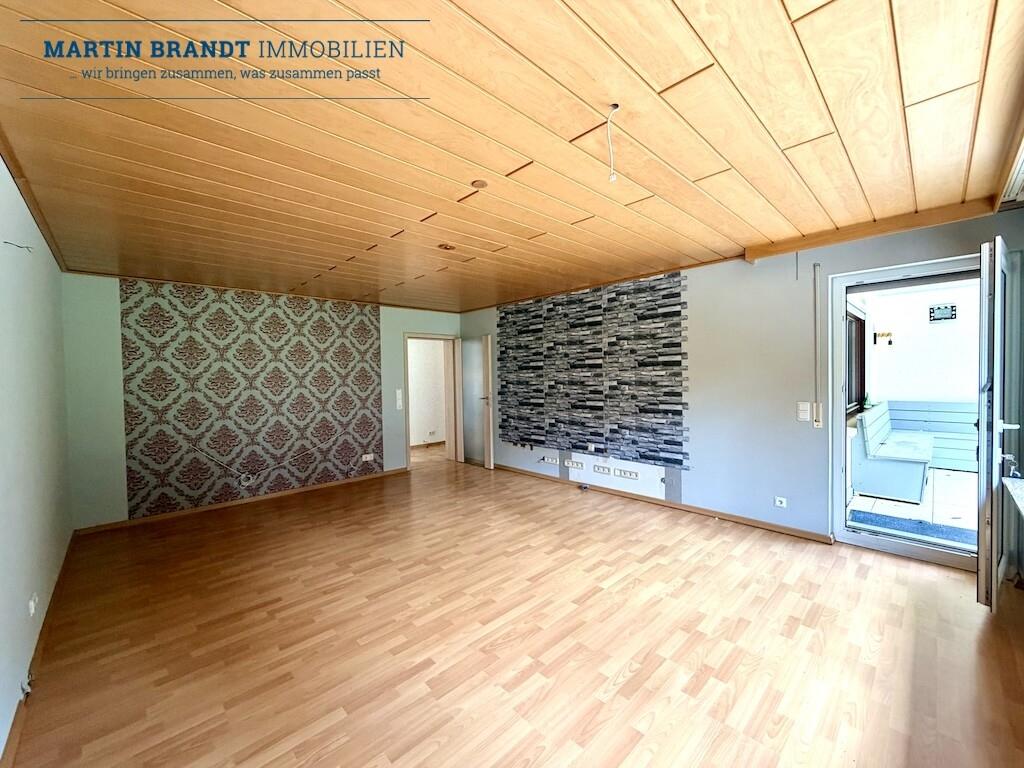 Wohnzimmer mit Ausgang zum Garten