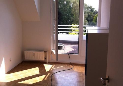 Zimmer mit Balkon