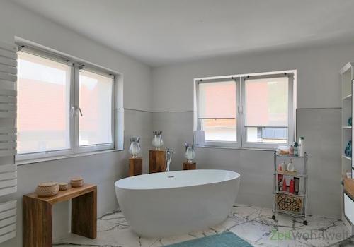 freistehende Wanne im Bad
