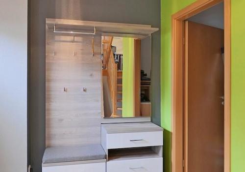 Flurgarderobe und Hauswirtschaftsraum