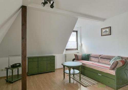 Schlafzimmer links, Bett eingeklappt